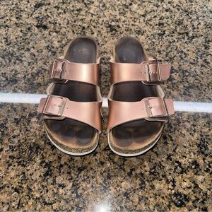 Birkenstock rose gold size 34 (3-3.5)